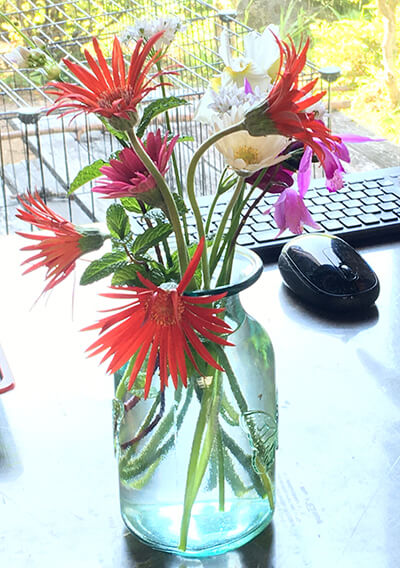 花瓶と春の花