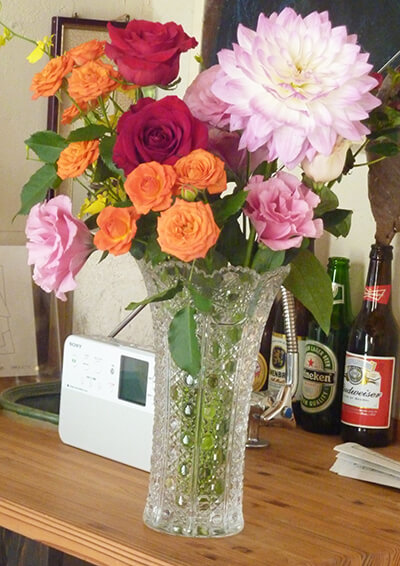花瓶と薔薇の花